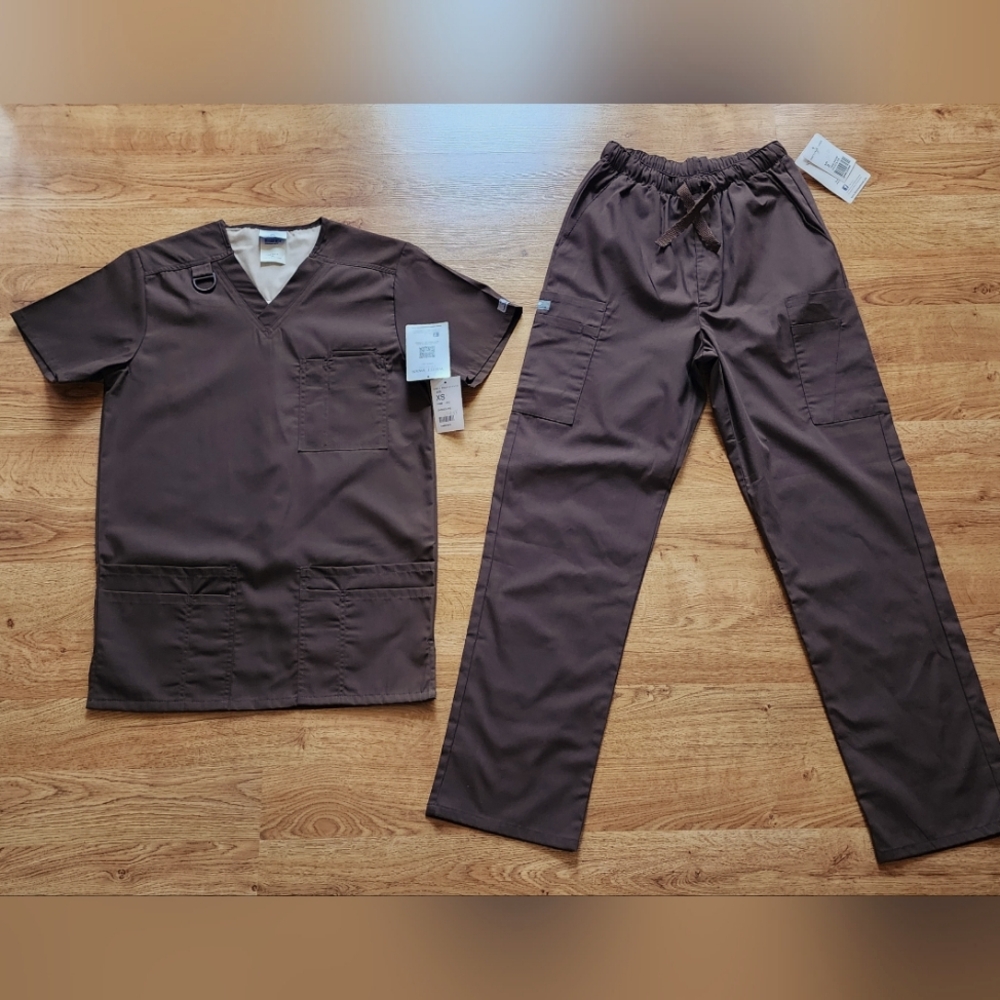 Fundamentals by white swan Men's Scrub Set Brown Size Top & Bottom XS NWT. (A9)